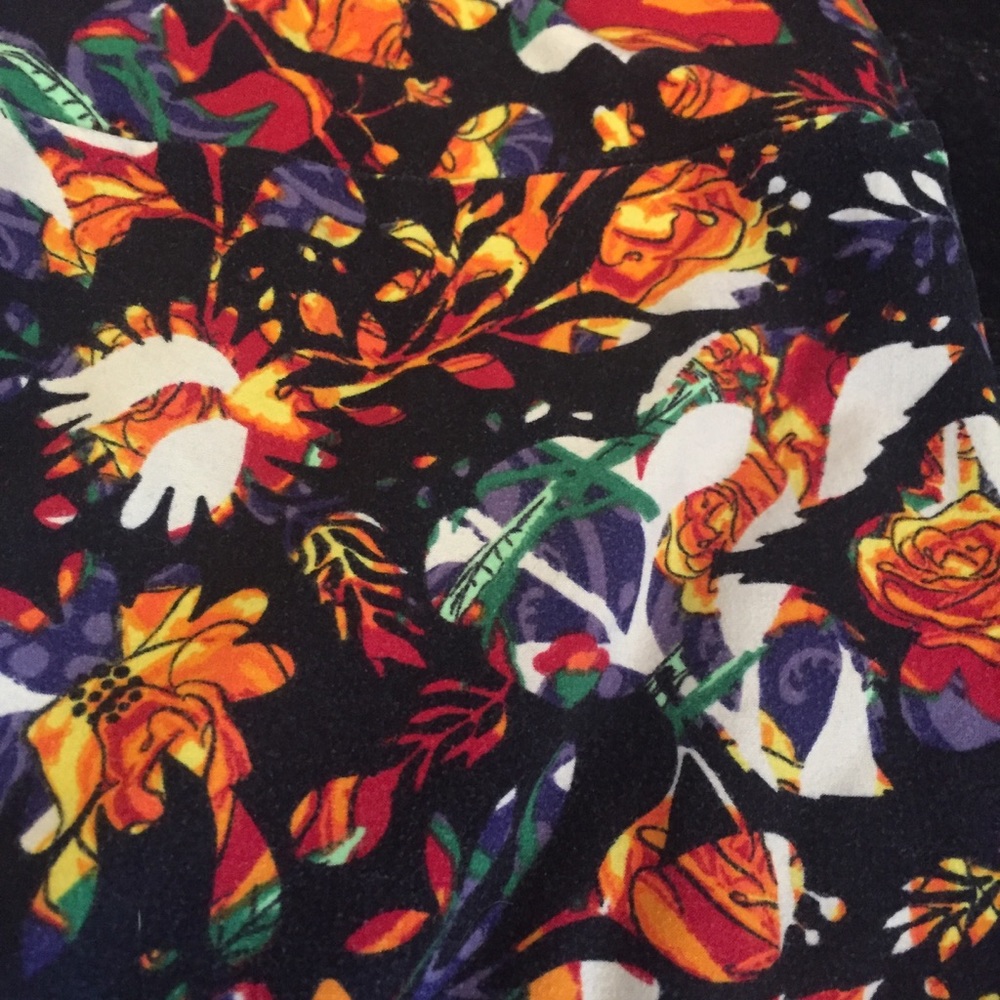 LuLaRoe | Batik Floral Leggings - Tall & Curvy